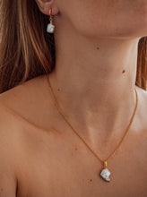 Load image into Gallery viewer, The Lustrous Necklace
