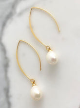 Load image into Gallery viewer, The Rhea Earrings
